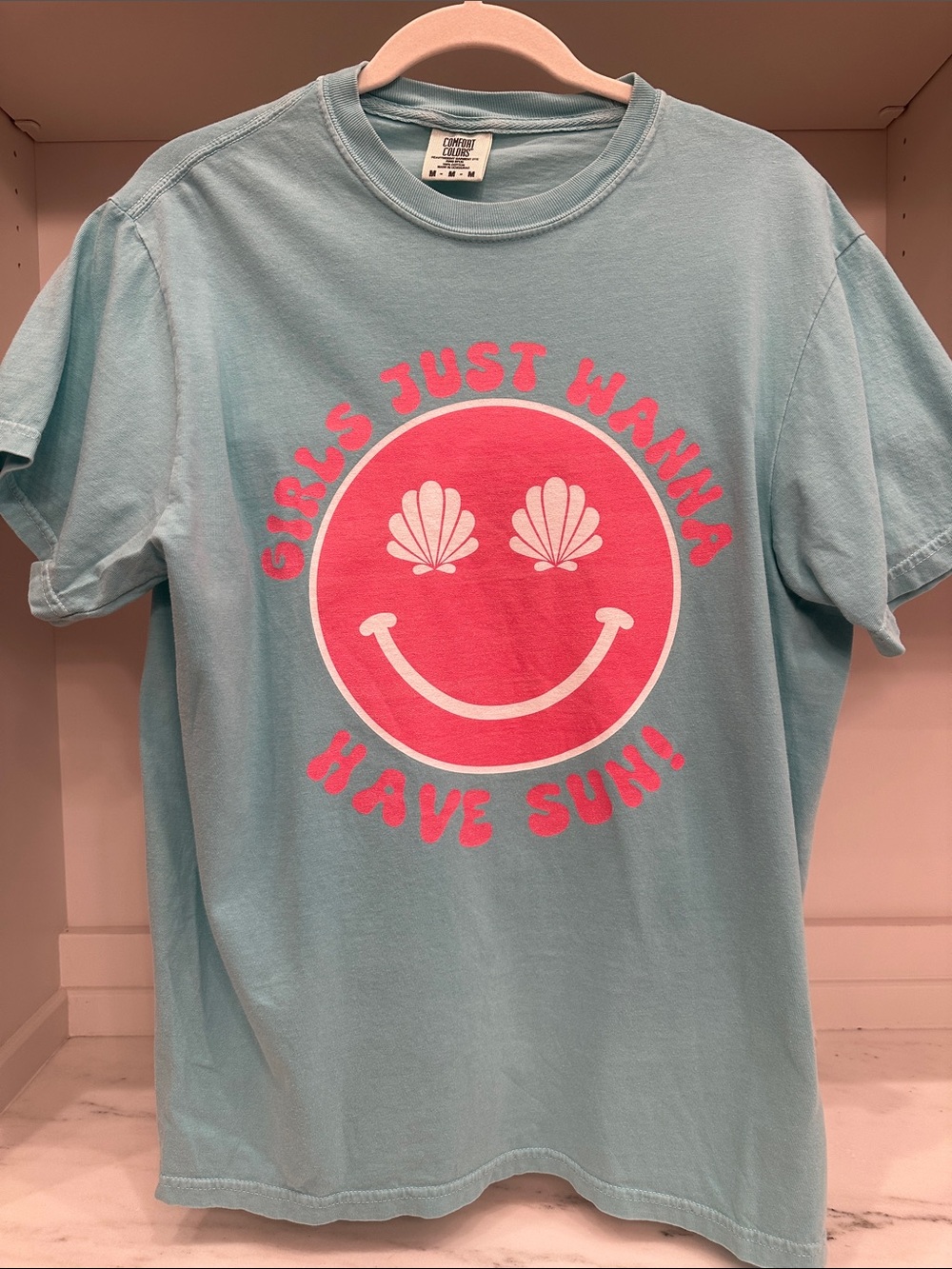 Comfort Colors med Light Blue Graphic Tee - 'Girls Just Wanna Have Sun! Like new